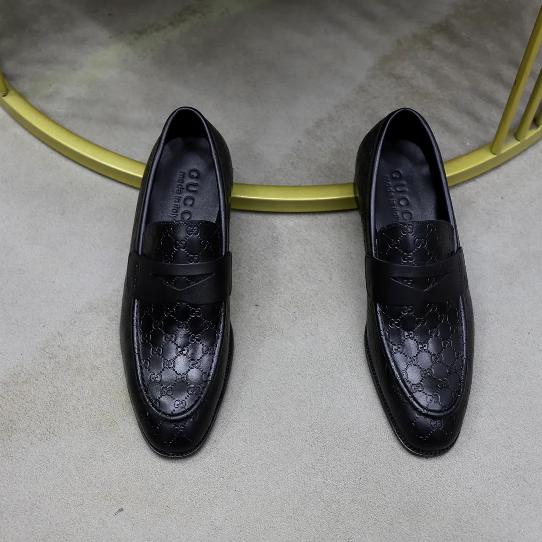 Men's shoes: 250🙅‍♂️🙅‍♂️🙅‍♂️Niuli Brand: GUCCI Size: 38-44 (45 can be customized) Level: Counter classic Material: Original soft cowhide upper Comfortable cowhide lining Original lightweight outsole Style category: Business casual footwear Driving leather shoes Color: Actual picture color